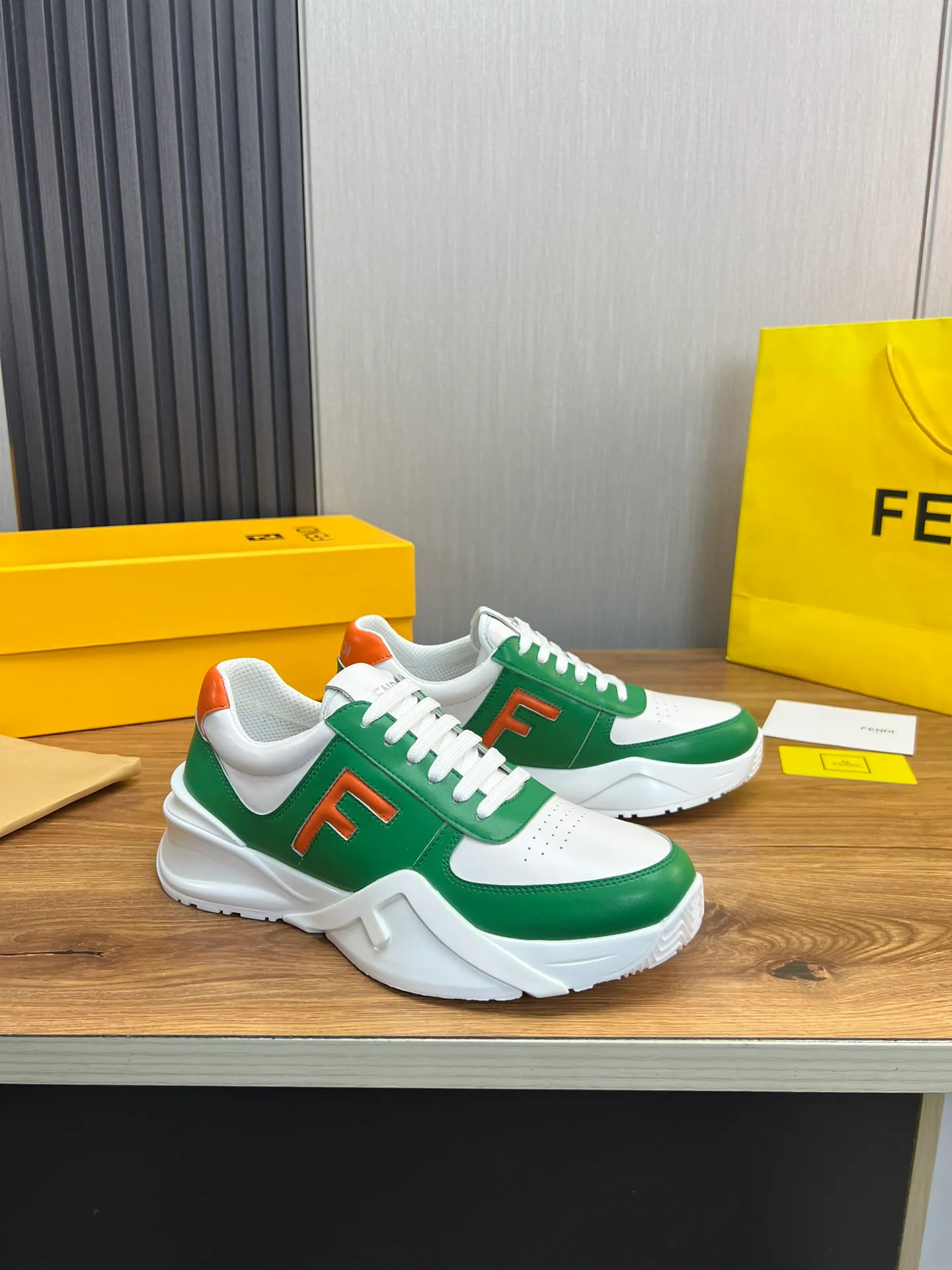 Men's shoes 💰520💰 Fendi [Fendi] hot style is on the market 🔥Fashionable casual men's shoes 🔱 Made of original cowhide + breathable mesh lining + sheepskin feet, perfect shape, top quality, you deserve it 🔜Original outsole, ultra-light, non-slip and wear-resistant 👣 Standard size 38-44 (customized in 45)
